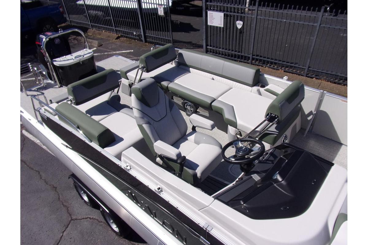 2025 Avalon Catalina 23' Quad Lounger Shift triple log with a Mercury 250 Pro XS