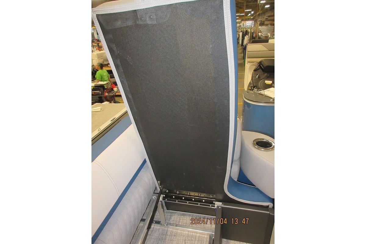 2025 Avalon Catalina 23' Quad Lounger triple log with Suzuki 250