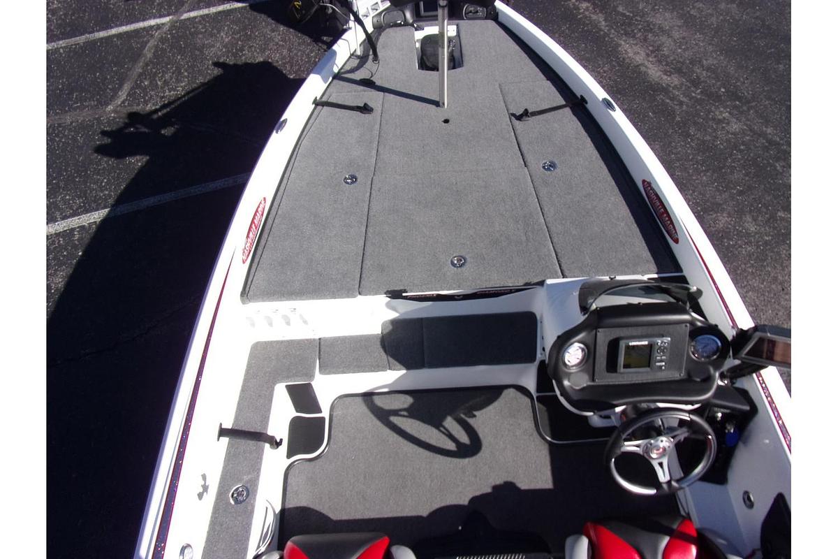 Used 2018 Phoenix Boats 618 Pro - like new with only 20 hours!