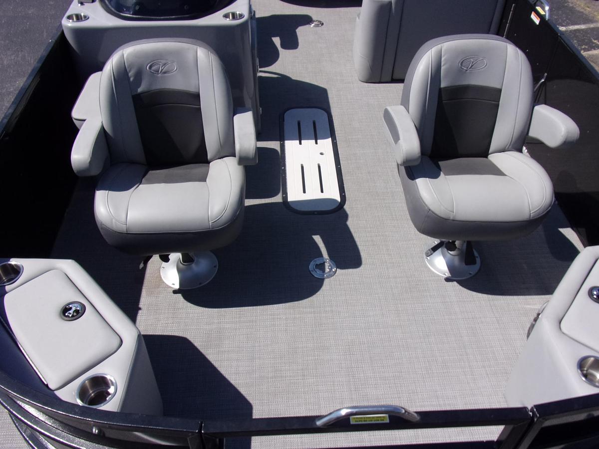 Used 2024 Veranda VF22F4 triple log with Yamaha F 150 LC and trailer
