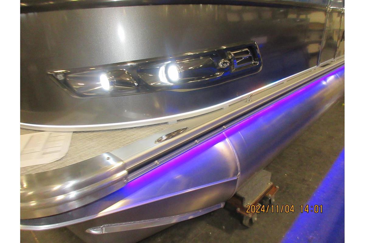 2025 Avalon Catalina 23' Quad Lounger triple log with Suzuki 250