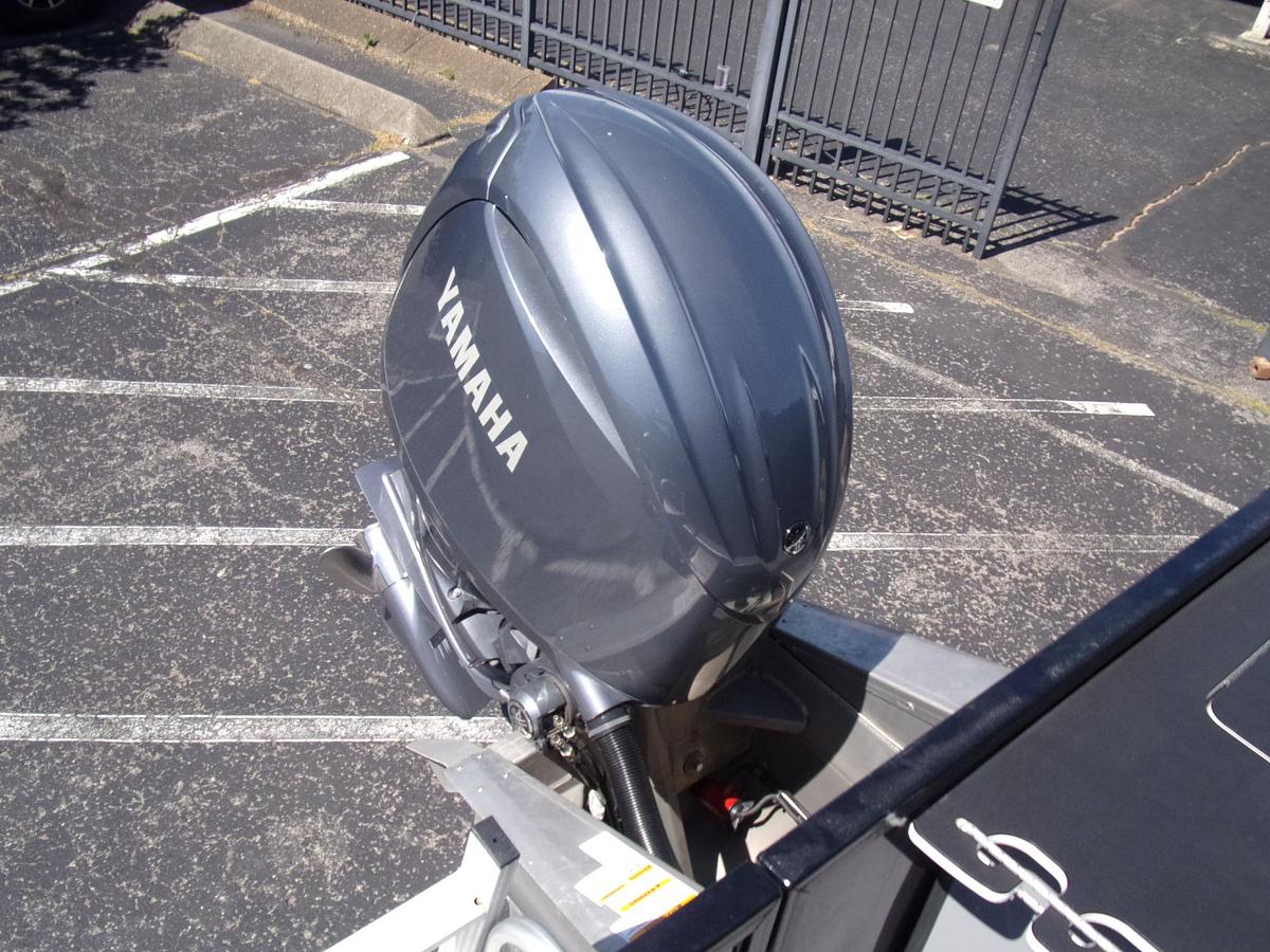 Used 2024 Veranda VF22F4 triple log with Yamaha F 150 LC and trailer