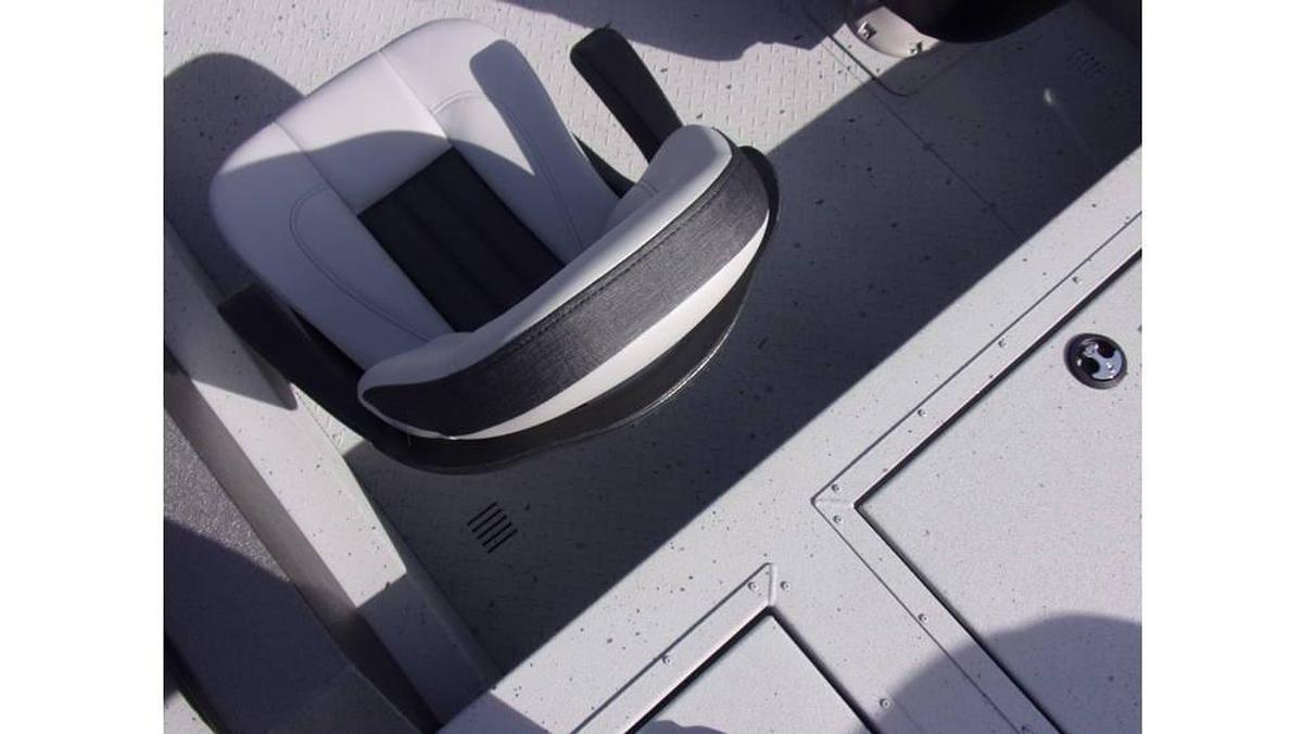 2026 SeaArk Big Easy with Suzuki DF 250 SS