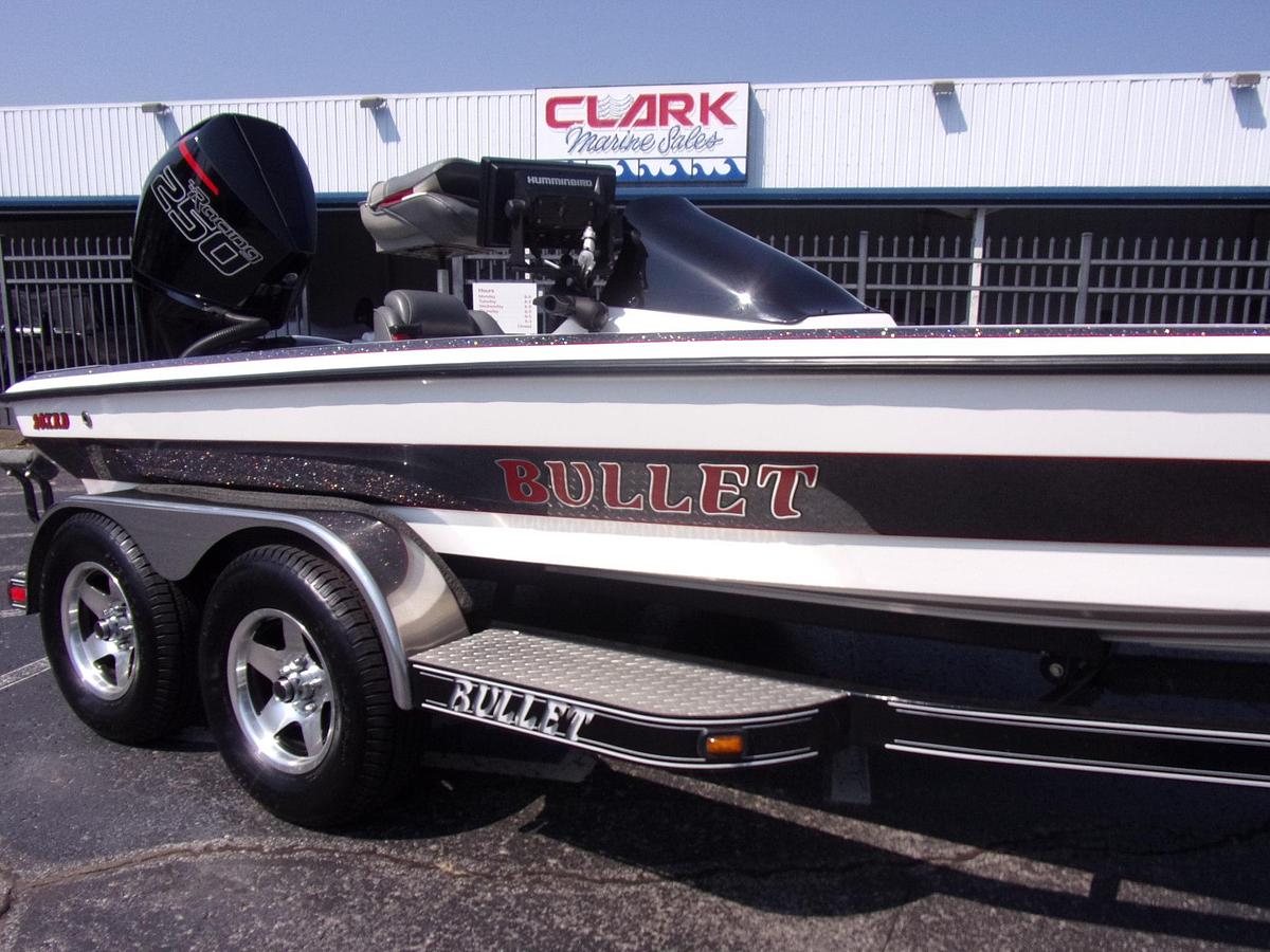Used 2017 Bullet 20 XRD - with Spot Lock, turret pole, 3 units, Livescope and more