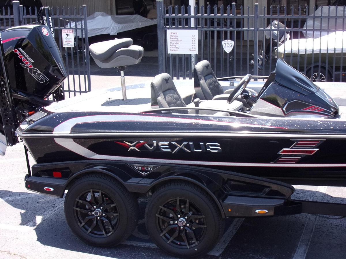 DEMO 2025 Vexus VXs20 with Mercury 250 L Pro XS with new warranty