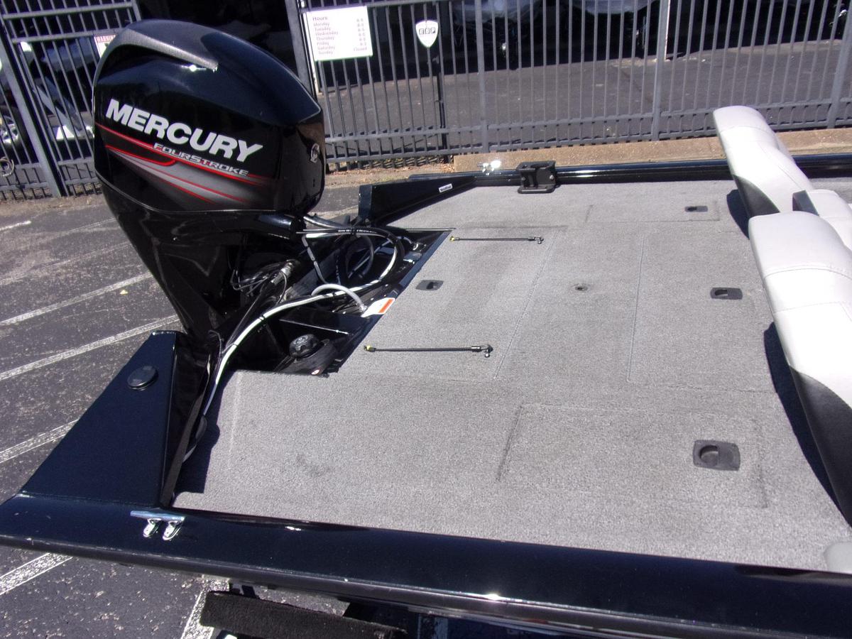 Used 2016 Tracker 175 TXW