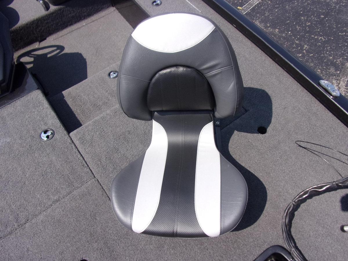 Used 2021 Vexus AVX 189 C with Mercury 115 Pro XS 4-stroke