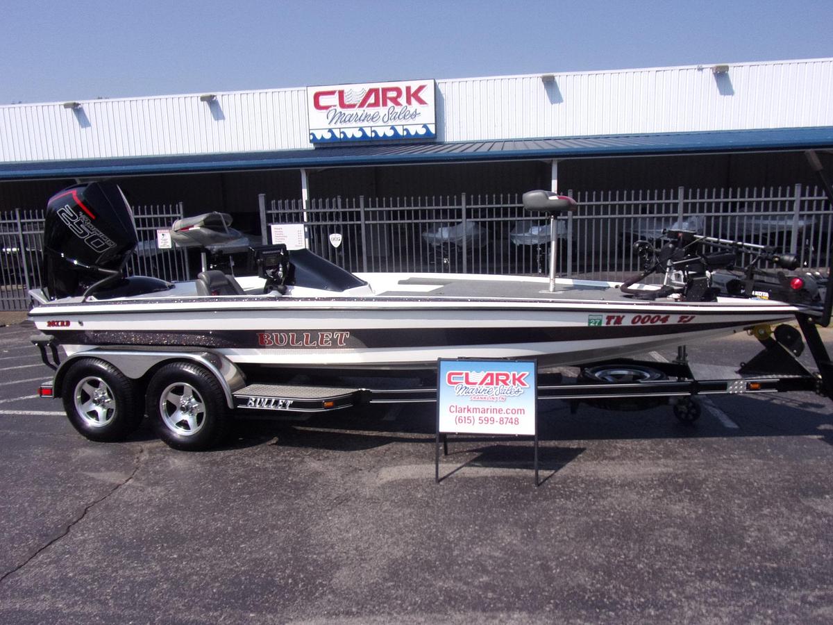Used 2017 Bullet 20 XRD - with Spot Lock, turret pole, 3 units, Livescope and more