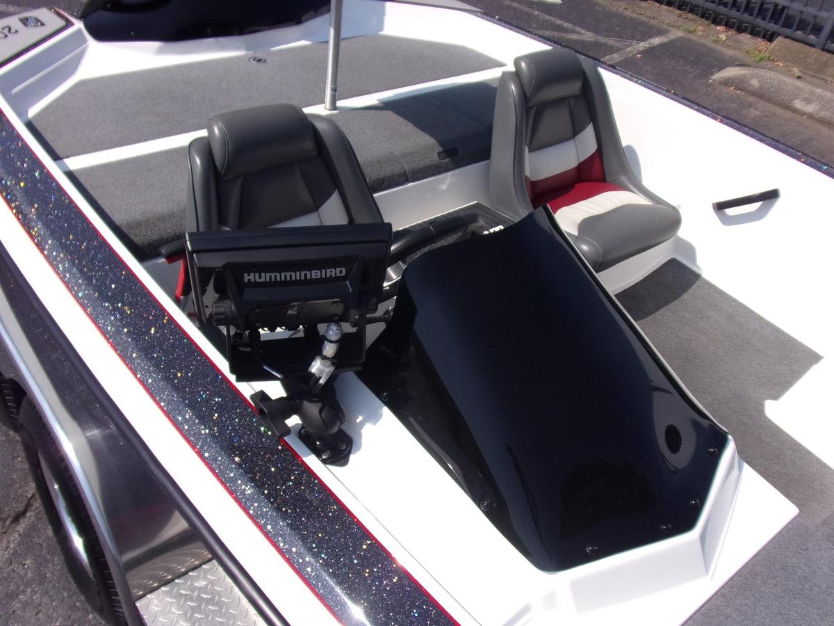 Used 2017 Bullet 20 XRD - with Spot Lock, turret pole, 3 units, Livescope and more