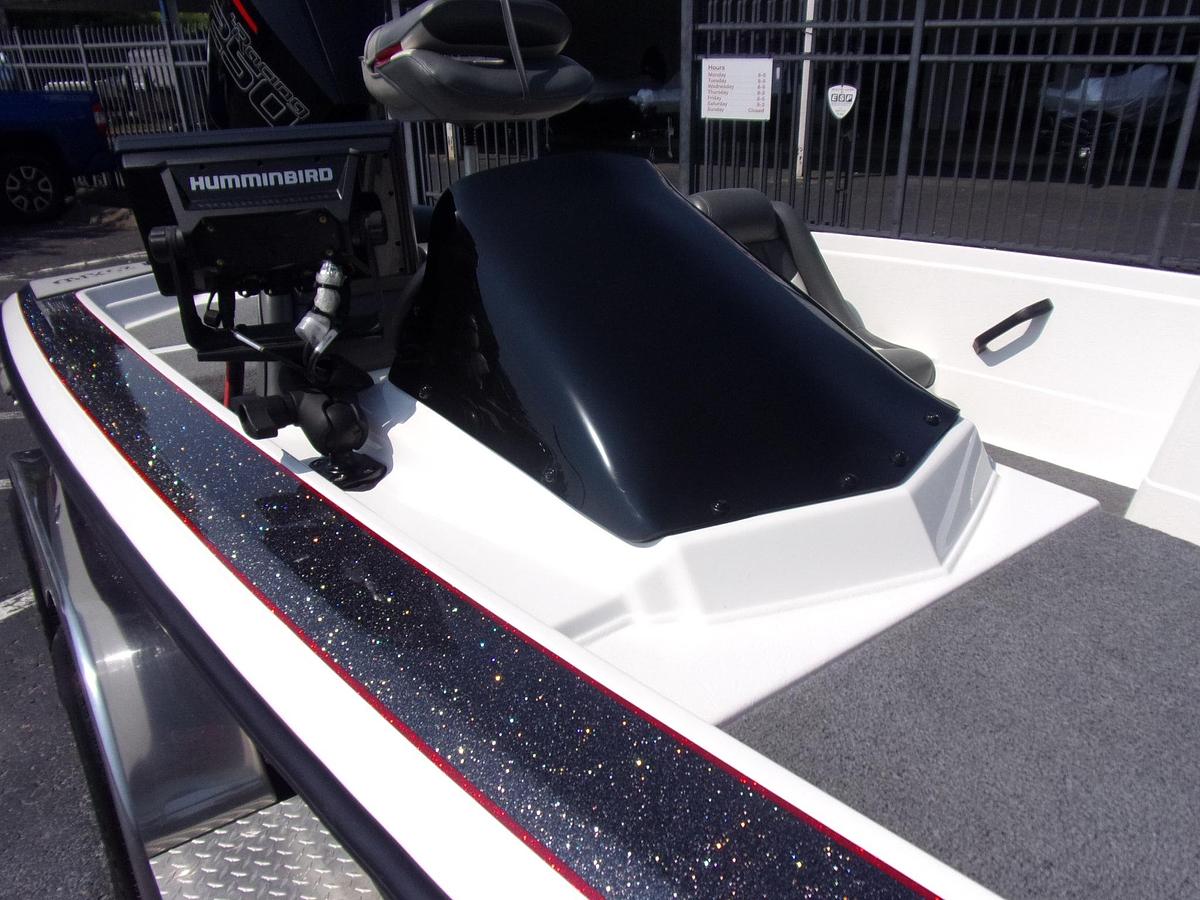 Used 2017 Bullet 20 XRD - with Spot Lock, turret pole, 3 units, Livescope and more