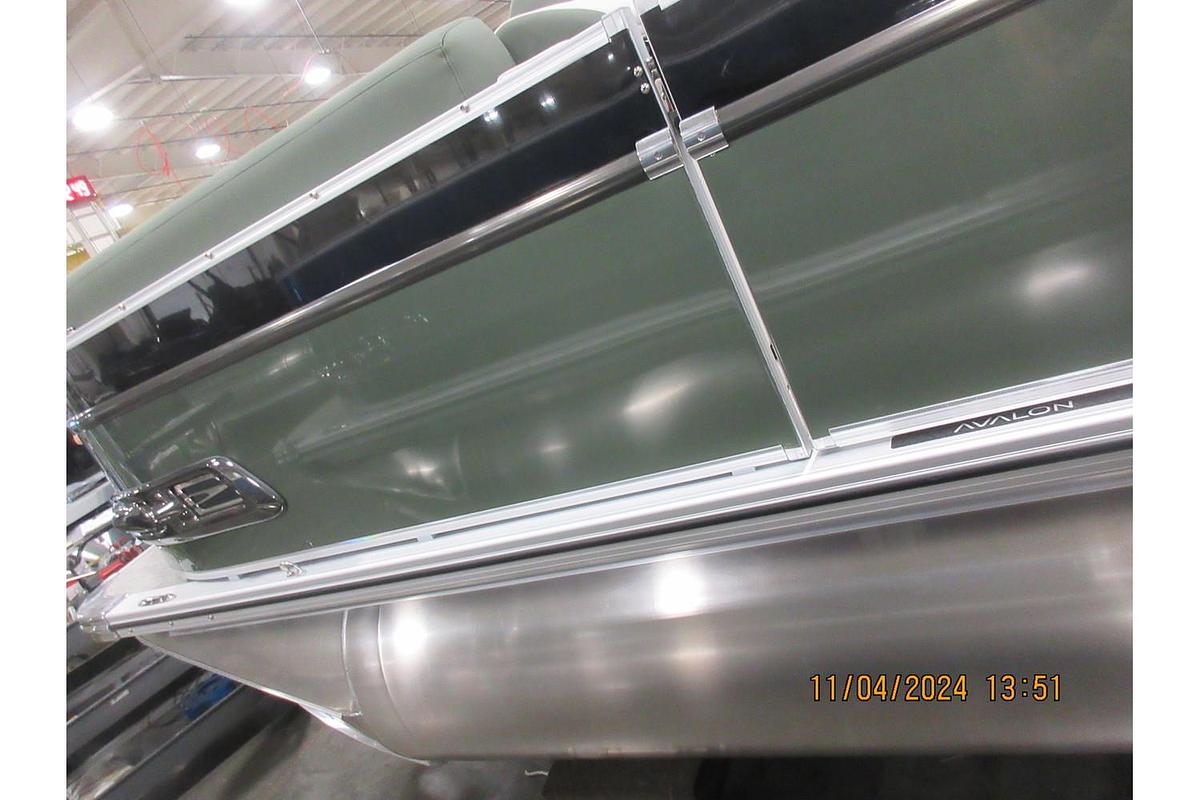 2025 Avalon Catalina 23' Quad Lounger Shift triple log with a Mercury 250 Pro XS