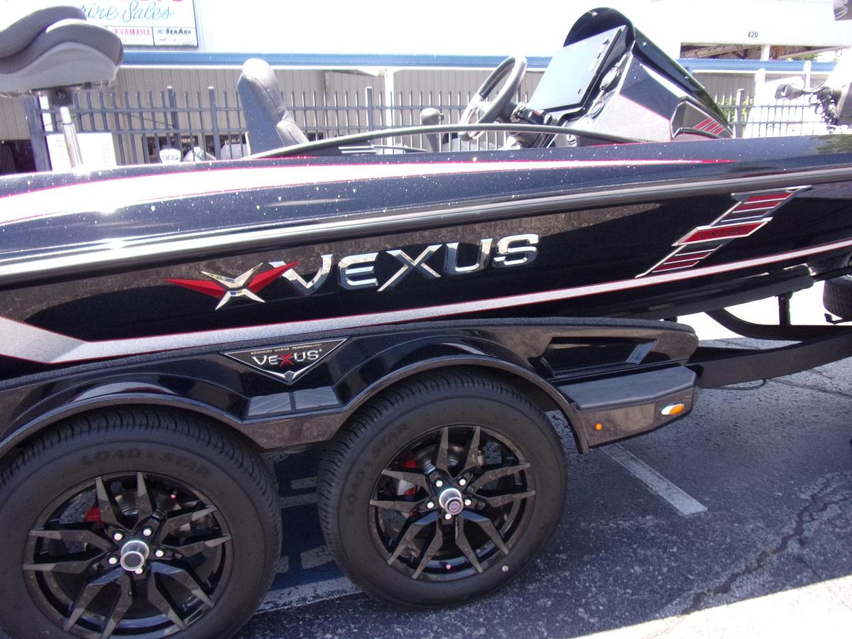 DEMO 2025 Vexus VXs20 with Mercury 250 L Pro XS with new warranty