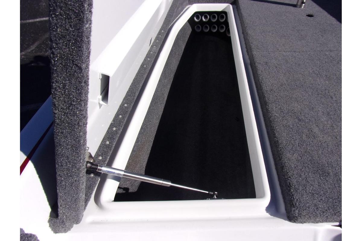 Used 2018 Phoenix Boats 618 Pro - like new with only 20 hours!