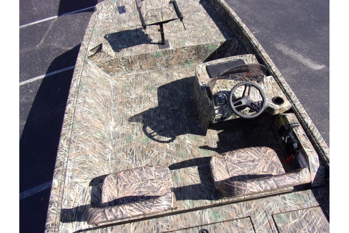 2025 SeaArk Phantom 20 XV Side Console