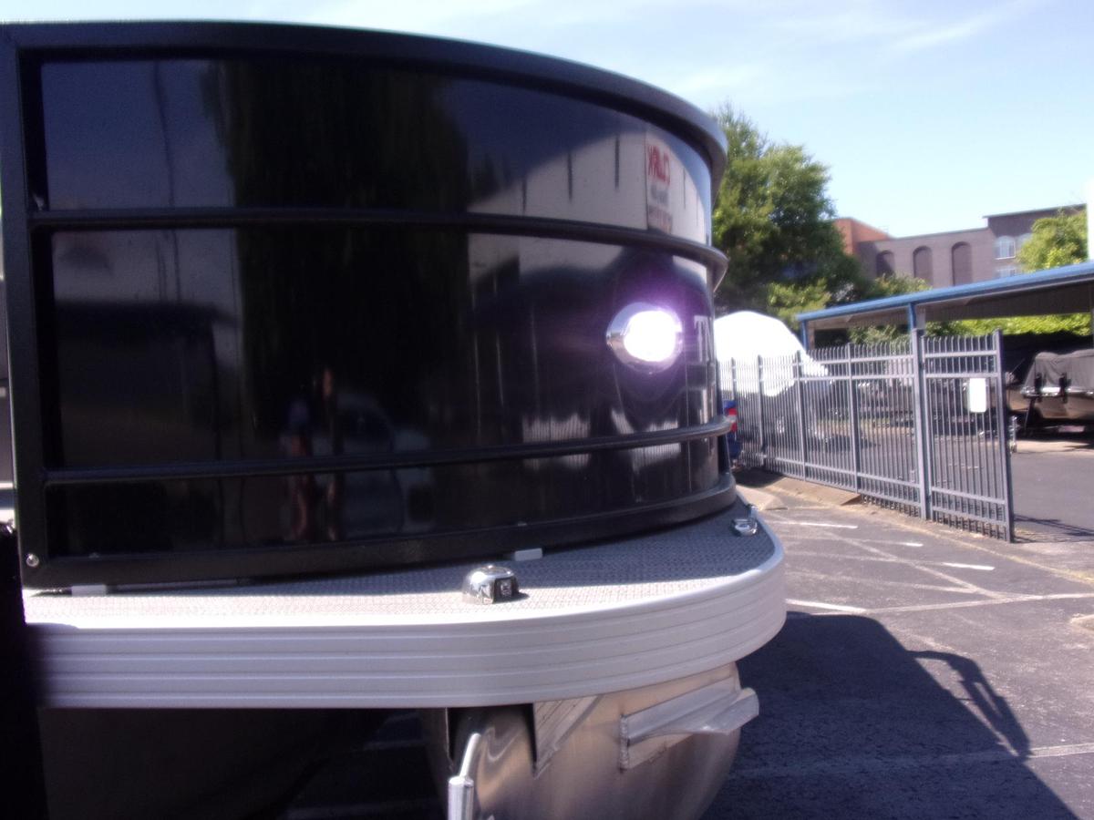 Used 2024 Veranda VF22F4 triple log with Yamaha F 150 LC and trailer