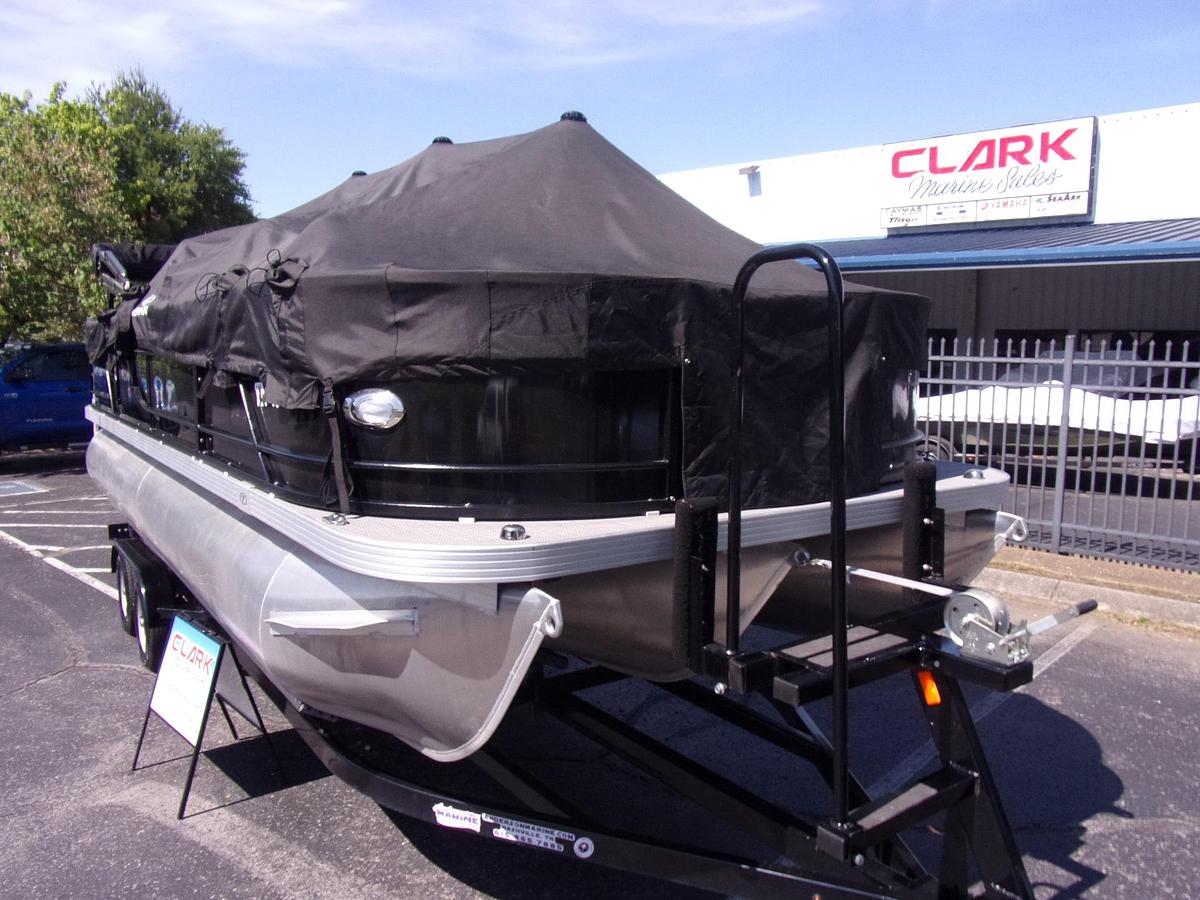 Used 2024 Veranda VF22F4 triple log with Yamaha F 150 LC and trailer