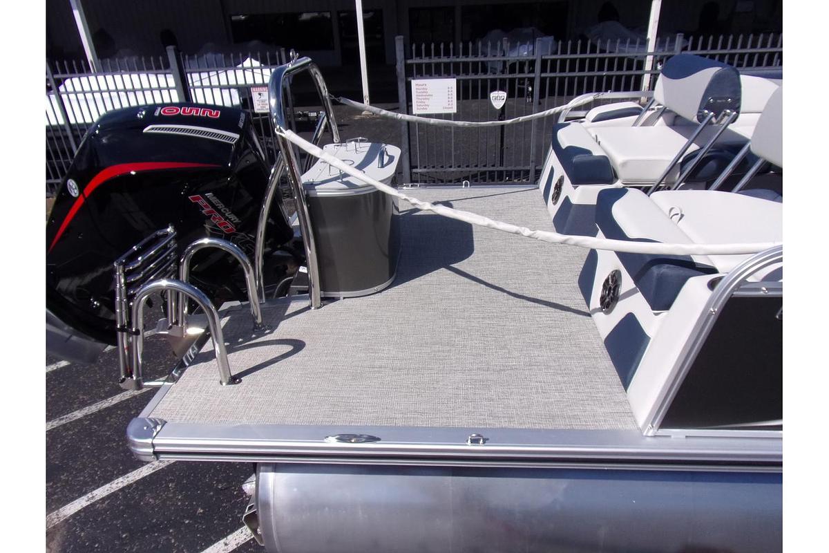 2025 Avalon 25 LSZ Quad Lounger Shift triple log with Mercury 250 Pro XS 4-stroke