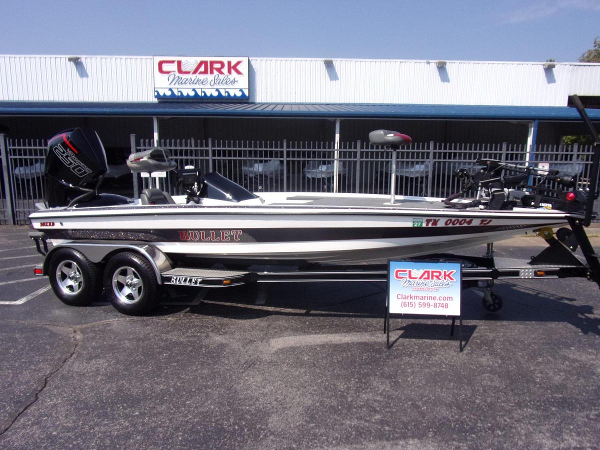 Used 2017 Bullet 20 XRD - with Spot Lock, turret pole, 3 units, Livescope and more