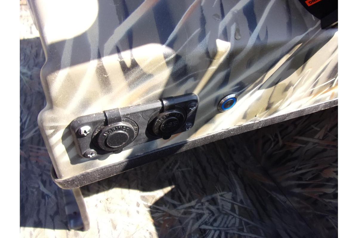 2025 SeaArk Phantom 20 XV Side Console