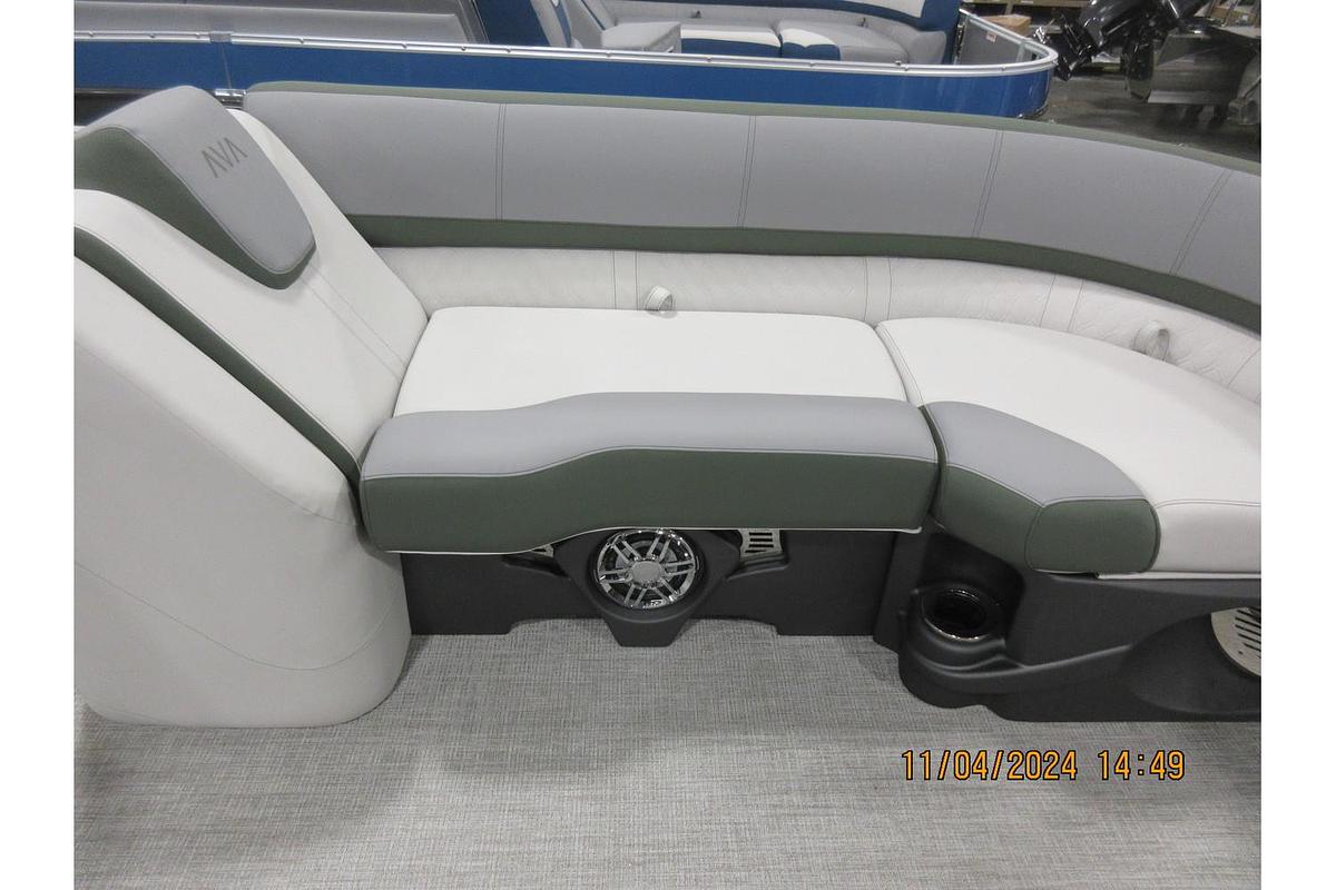 2025 Avalon Catalina 23' Quad Lounger Shift triple log with a Mercury 250 Pro XS