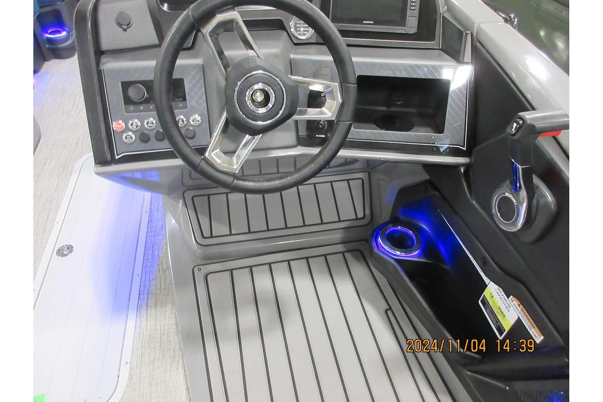 2025 Avalon Catalina 23' Quad Lounger triple log with Suzuki 250