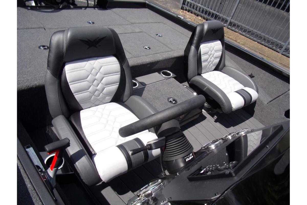 2026 Vexus AVX 2100 Blackout