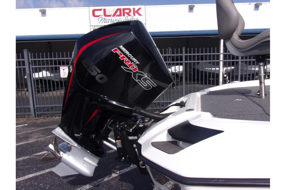 2020 Vexus Vexus VX20 with only 30 HOURS!