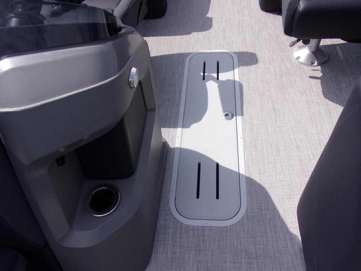 2026 Avalon 23 LSZ Quad Lounger Shift triple log with Suzuki DF 250 SS 4-stroke