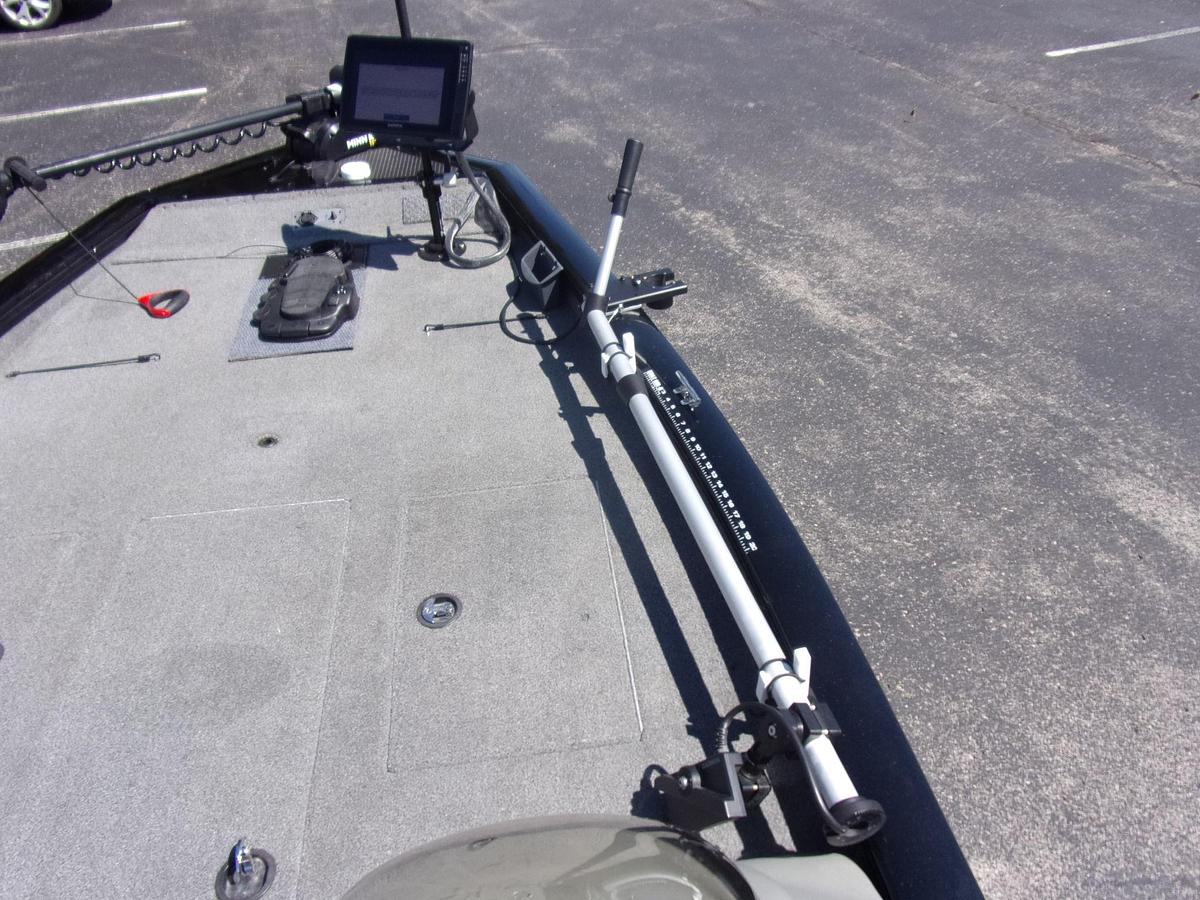 Used 2016 Tracker 175 TXW