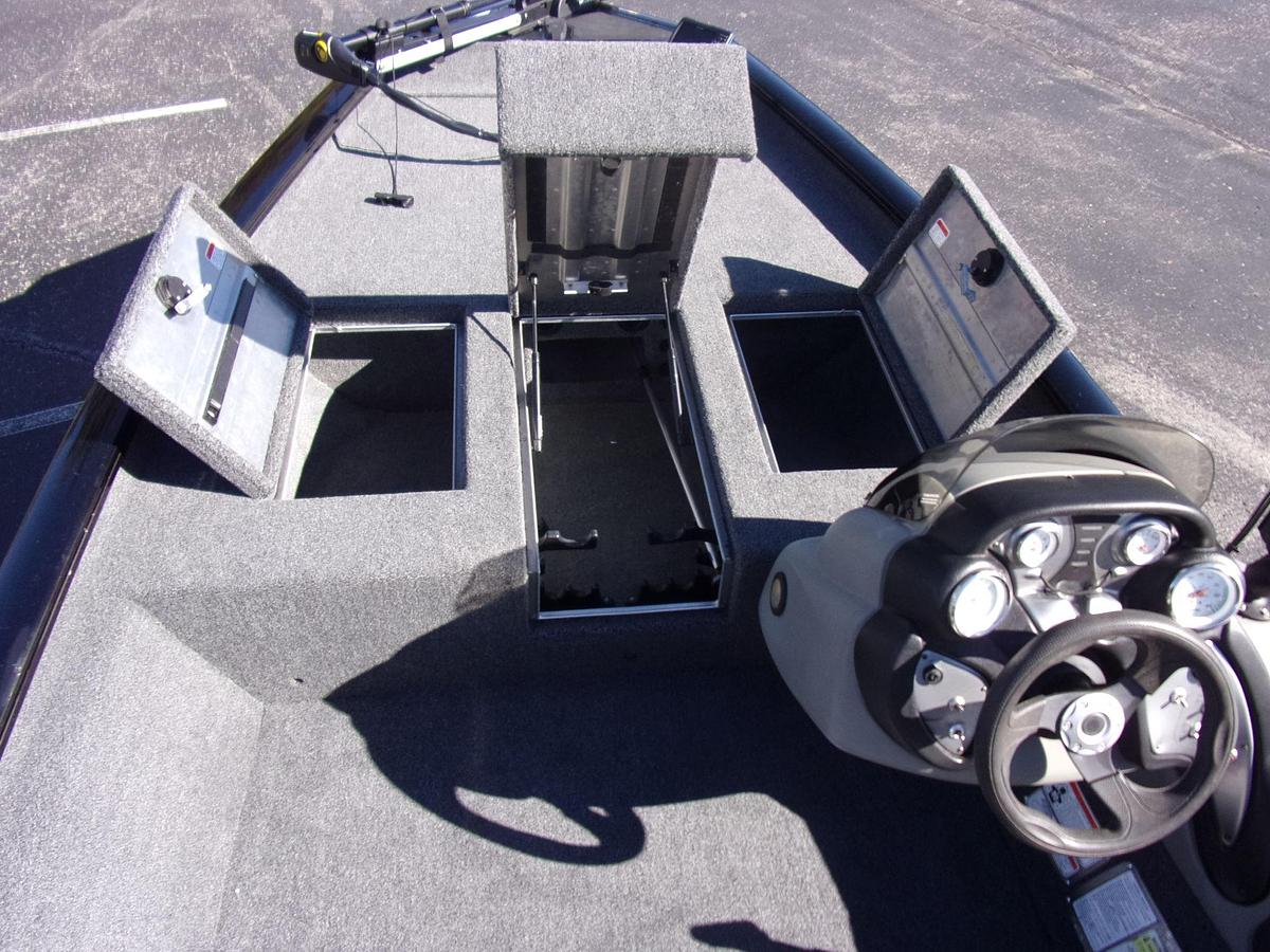 Used 2017 Tracker 175 TXW with Mercury 75 4-stroke, brand new carpet, Garmin 93 SV and Power Pole