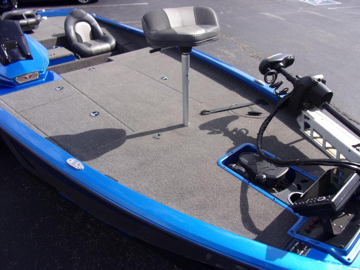 Used 2020 Vexus AVX 2080 with Mercury 200 L Pro XS 4-stroke with only 130 hours