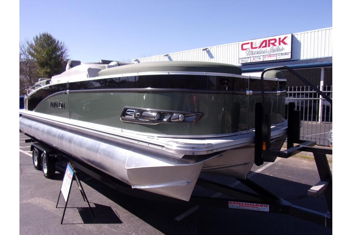 2025 Avalon Catalina 23' Quad Lounger Shift triple log with a Mercury 250 Pro XS