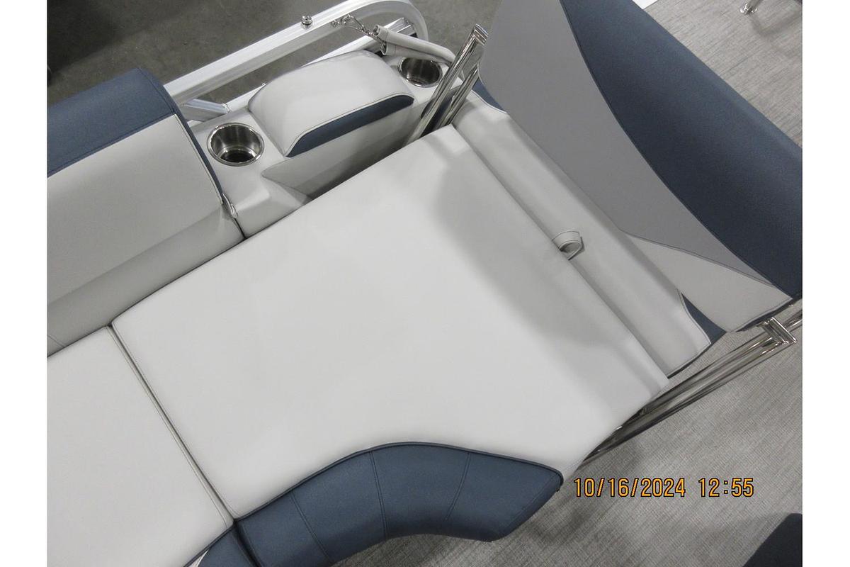 2025 Avalon 25 LSZ Quad Lounger Shift triple log with Mercury 250 Pro XS 4-stroke