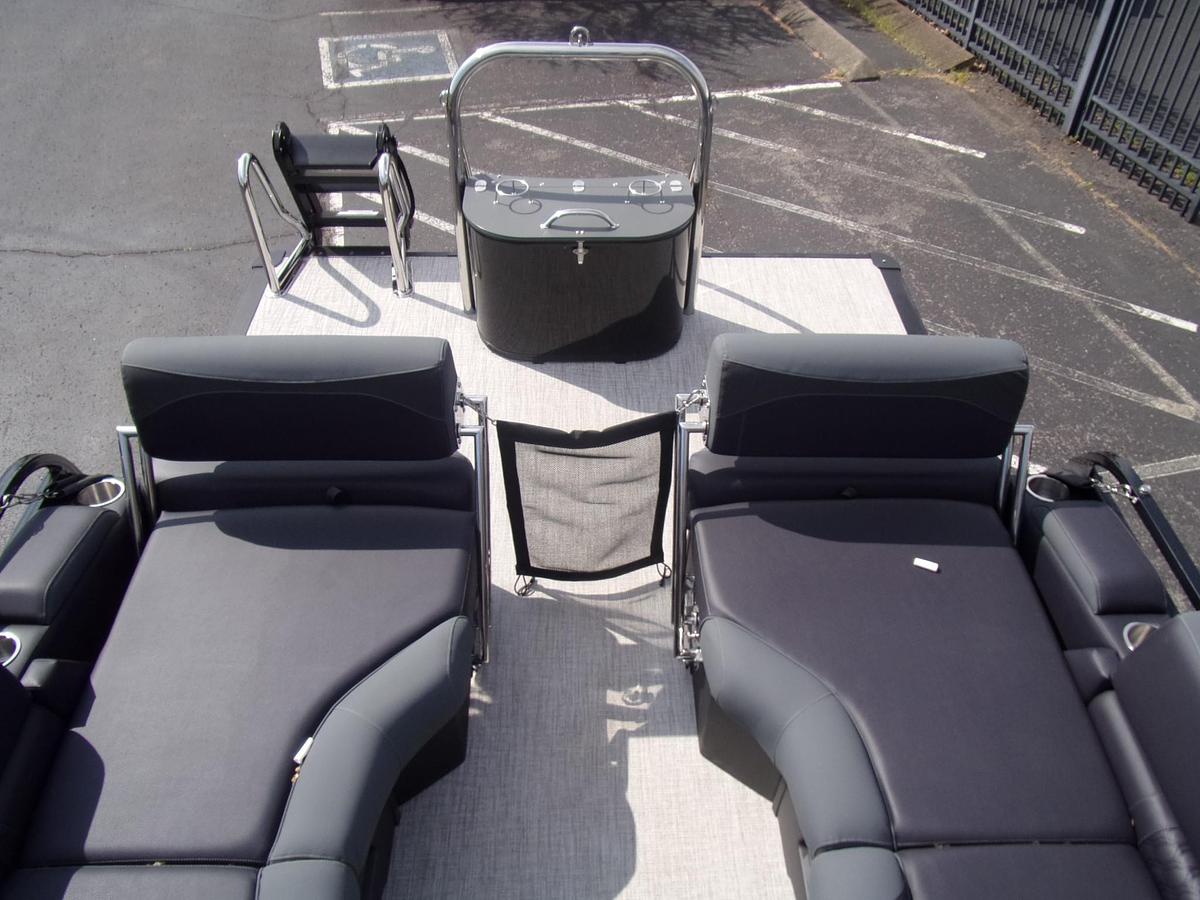 2026 Avalon 23 LSZ Quad Lounger Shift triple log with Suzuki DF 250 SS 4-stroke