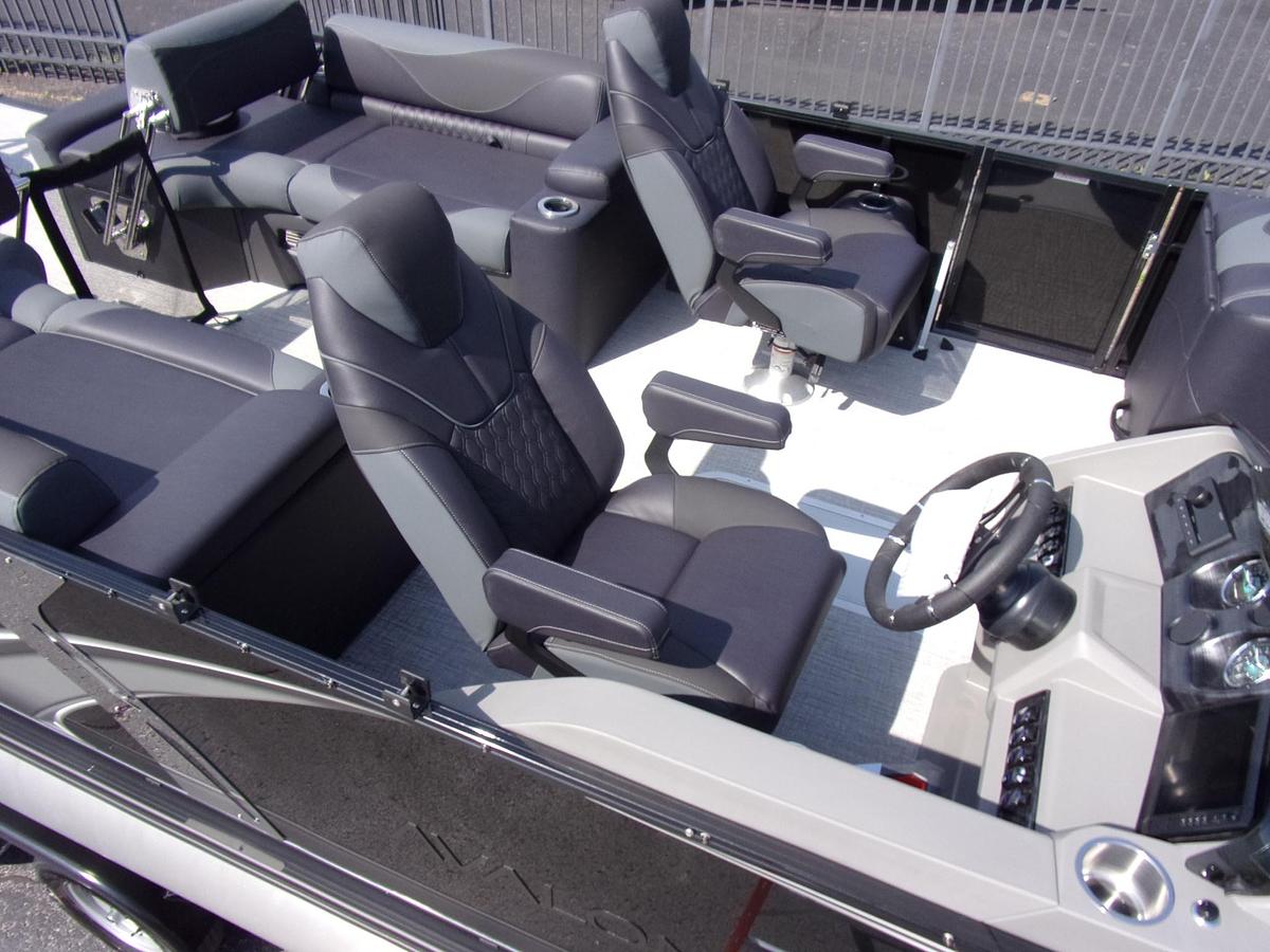 2026 Avalon 23 LSZ Quad Lounger Shift triple log with Suzuki DF 250 SS 4-stroke