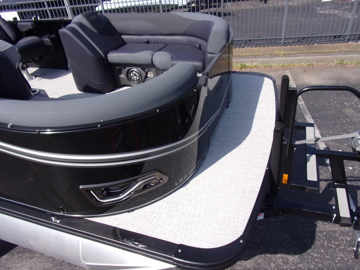2026 Avalon 23 LSZ Quad Lounger Shift triple log with Suzuki DF 250 SS 4-stroke