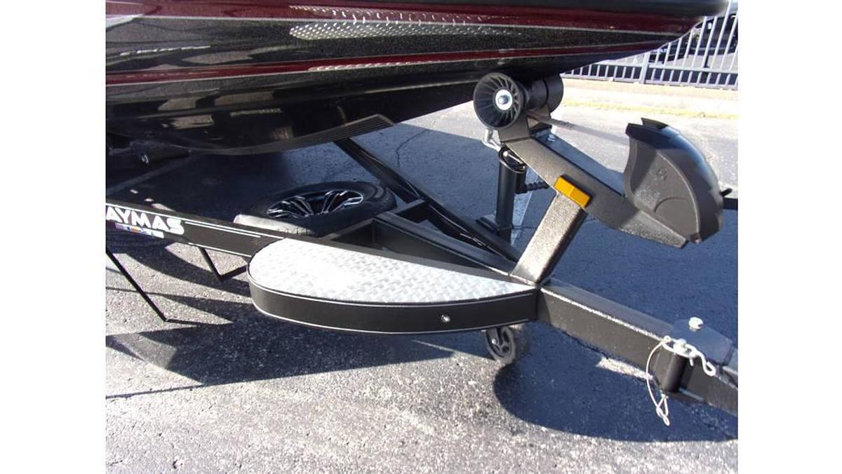 Caymas NEW 2023 CX 19 with a Mercury 225 Pro XS