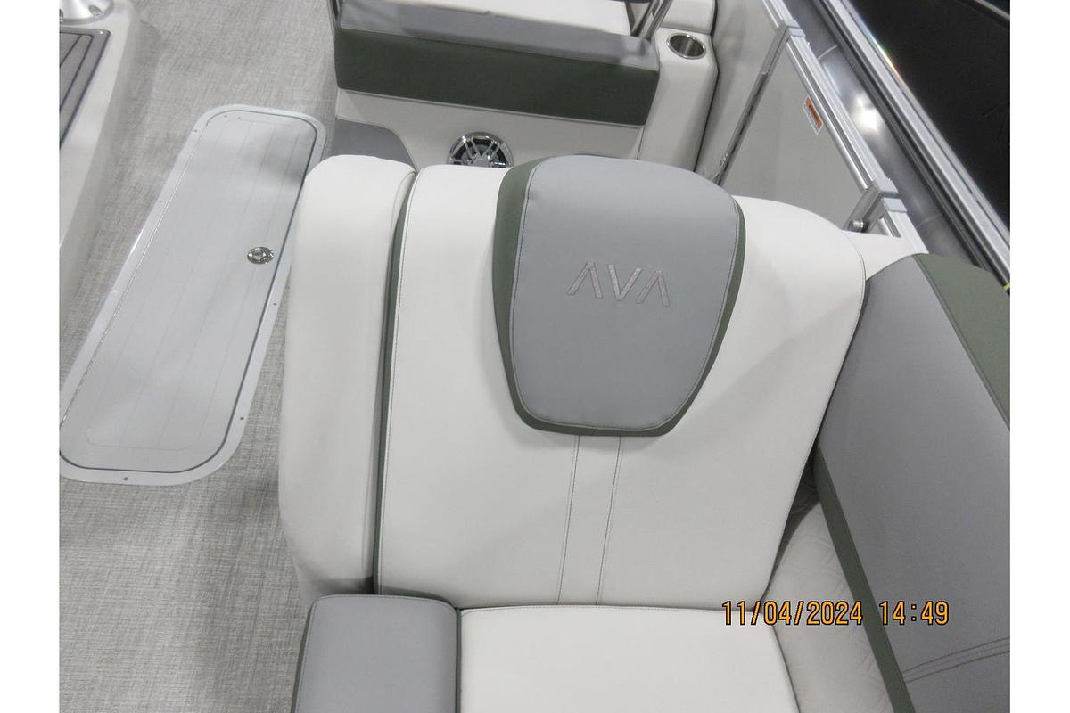 2025 Avalon Catalina 23' Quad Lounger Shift triple log with a Mercury 250 Pro XS