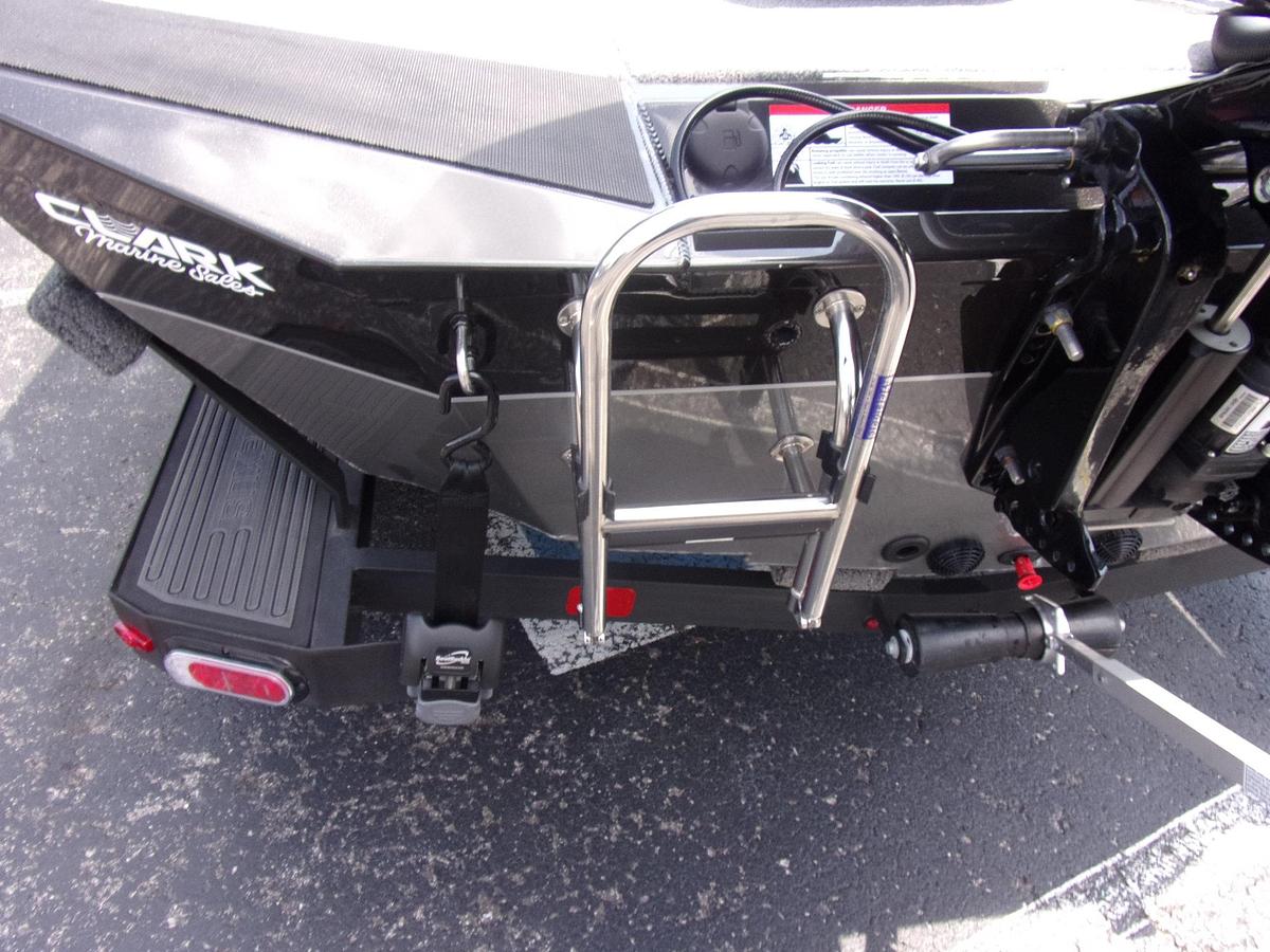 Used 2022 Vexus AVX 189 C