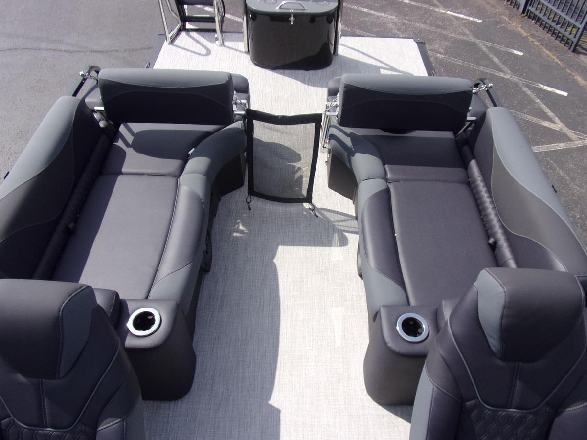 2026 Avalon 23 LSZ Quad Lounger Shift triple log with Suzuki DF 250 SS 4-stroke