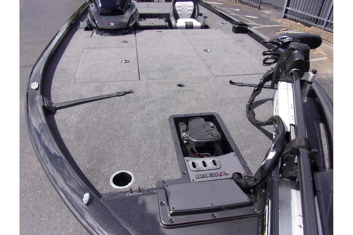 2026 Vexus AVX 2100 Blackout