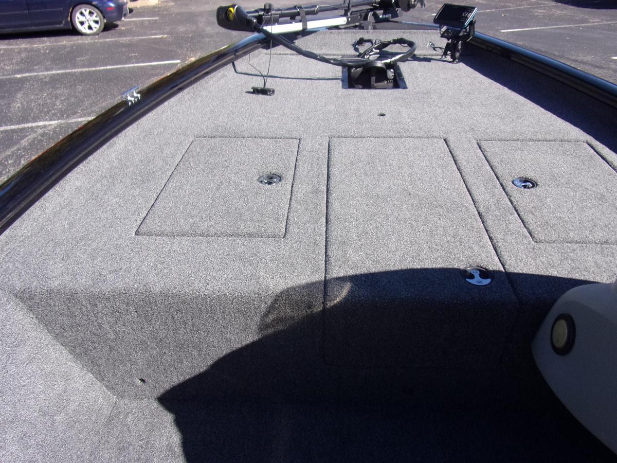 Used 2017 Tracker 175 TXW with Mercury 75 4-stroke, brand new carpet, Garmin 93 SV and Power Pole