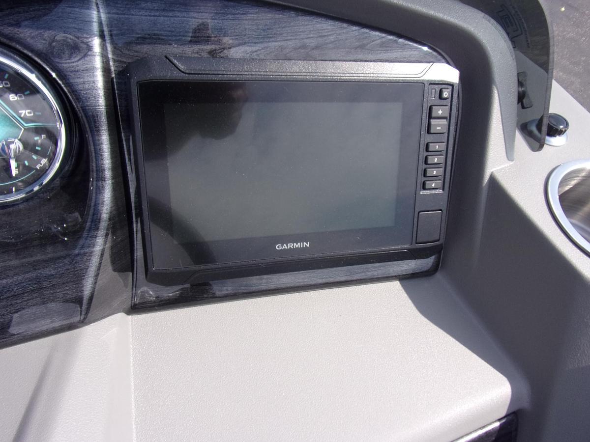 2026 Avalon 23 LSZ Quad Lounger Shift triple log with Suzuki DF 250 SS 4-stroke