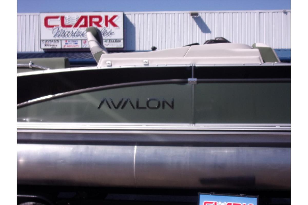 2025 Avalon Catalina 23' Quad Lounger Shift triple log with a Mercury 250 Pro XS