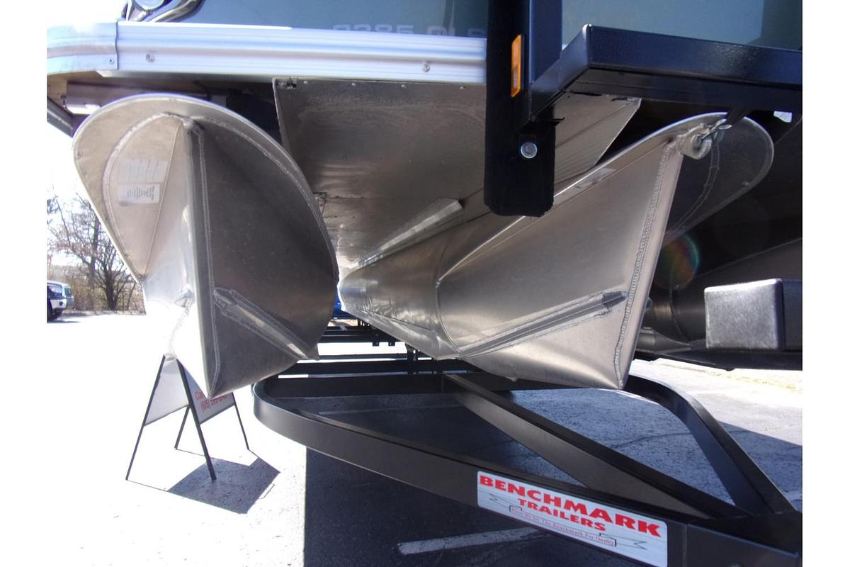 2025 Avalon Catalina 23' Quad Lounger Shift triple log with a Mercury 250 Pro XS