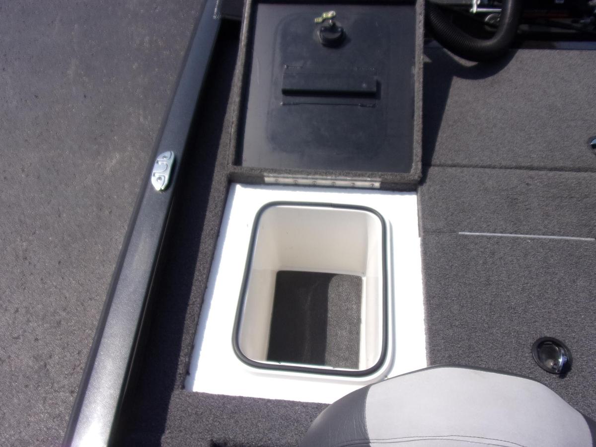 Used 2021 Vexus AVX 189 C with Mercury 115 Pro XS 4-stroke