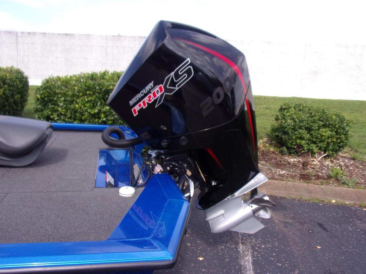Used 2020 Vexus AVX 2080 with Mercury 200 L Pro XS 4-stroke with only 130 hours