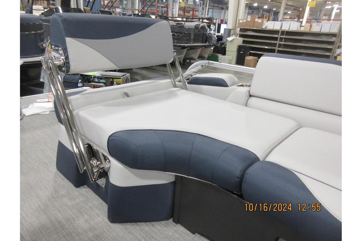 2025 Avalon 25 LSZ Quad Lounger Shift triple log with Mercury 250 Pro XS 4-stroke
