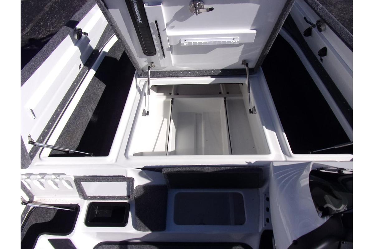 Used 2018 Phoenix Boats 618 Pro - like new with only 20 hours!