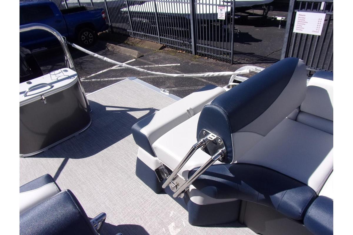 2025 Avalon 25 LSZ Quad Lounger Shift triple log with Mercury 250 Pro XS 4-stroke